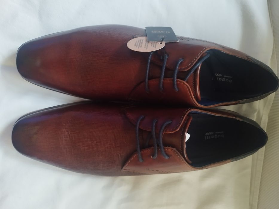 Buty ze skóry Bugatti .