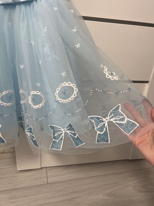 Святкова сукня на дівчинку