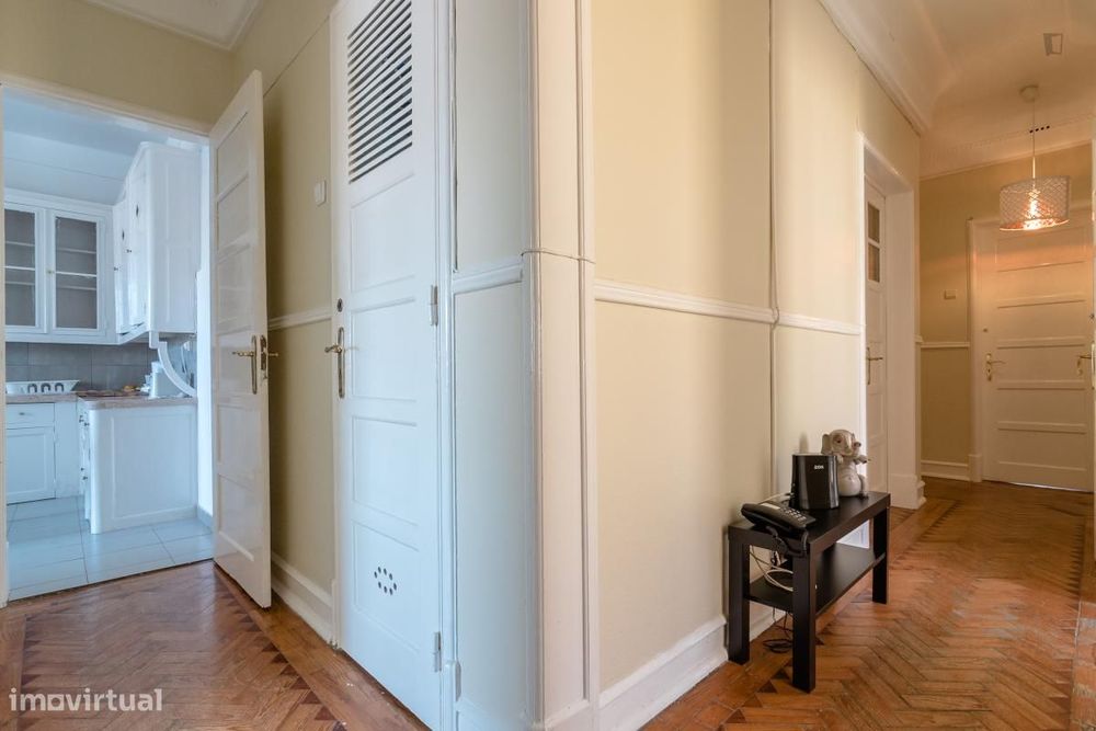 Quarto - localizado em Intendente Lisbon