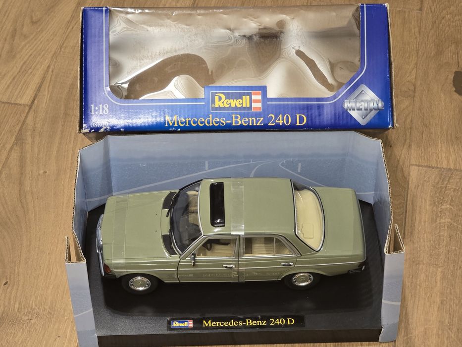 A Revell 1/18 scale diecast model of an - auctions & price archive