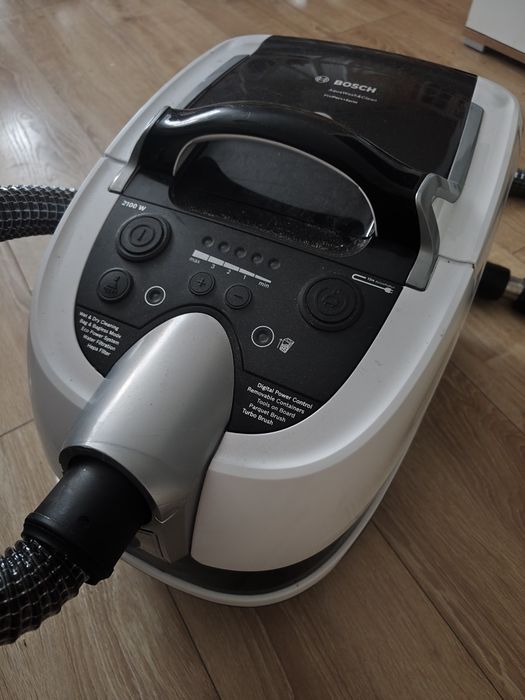 Odkurzacz piorący BOSCH AquaWash&Clean