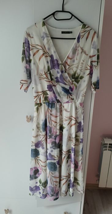 Sukienka w kwiaty r. 38