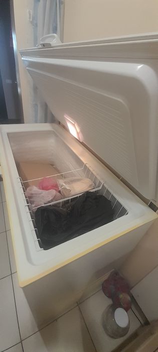 Продам морозильную камеру Whirlpool  400л б.у
