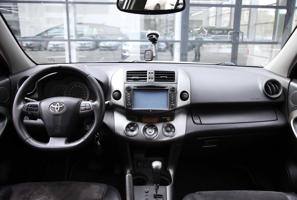 Продам Toyota Rav 4