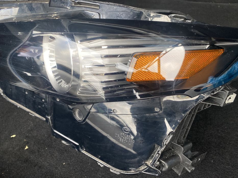 Фара ліва мазда сх-30