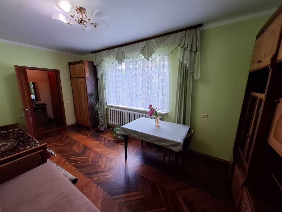 Здається кімната, вулиця Варшавська. Площа кімнати 22 кв. м.