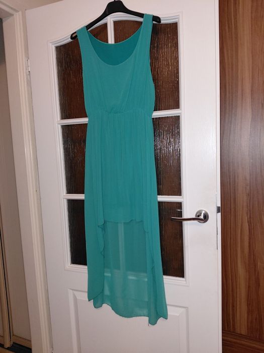 Zielona sukienka tył dłuższy przód krótszy elegancka na imprezę