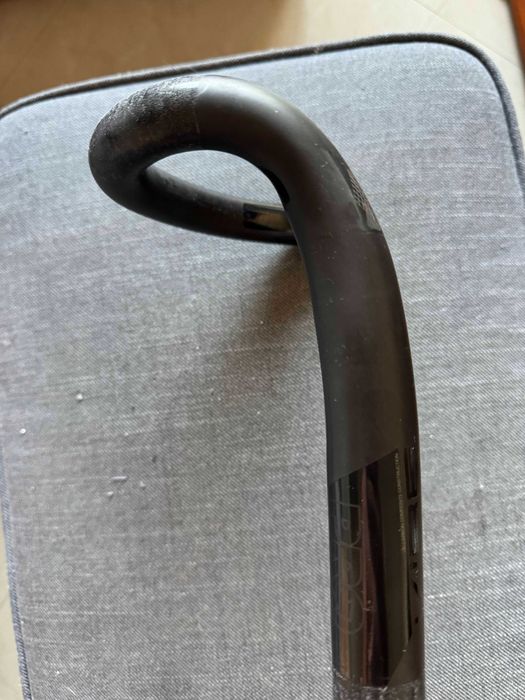 Guiador Pro Vibe Carbon Compact 42cm