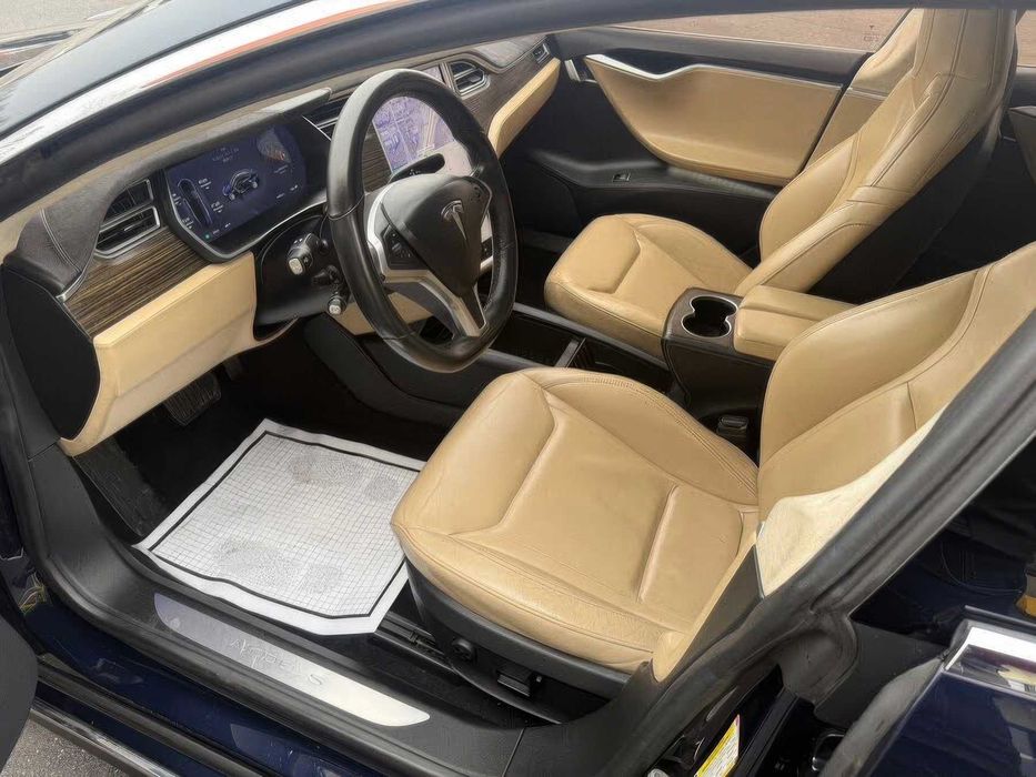 Tesla Model S      2018