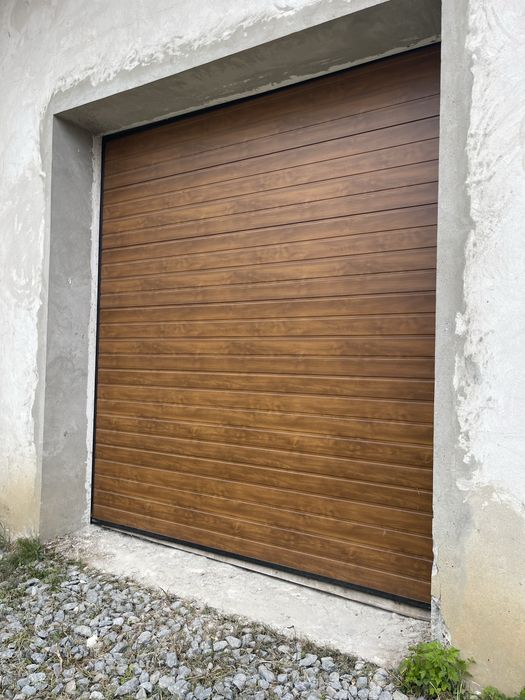 Ворота секційні підйомні