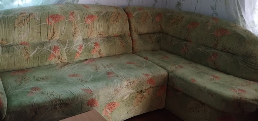 Продам кутовий розкладний диван