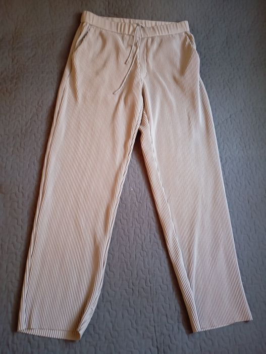 ZARA M beżowe plisowane męskie spodnie wygodne o kroju relaxed fit