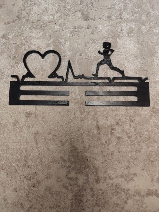 Продам медальницу