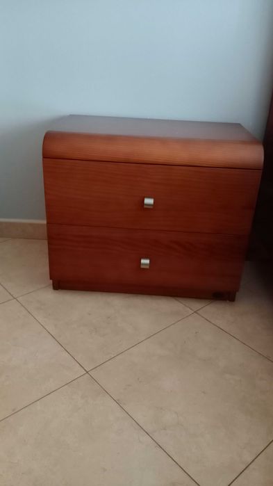 2 mesas de cabeceira