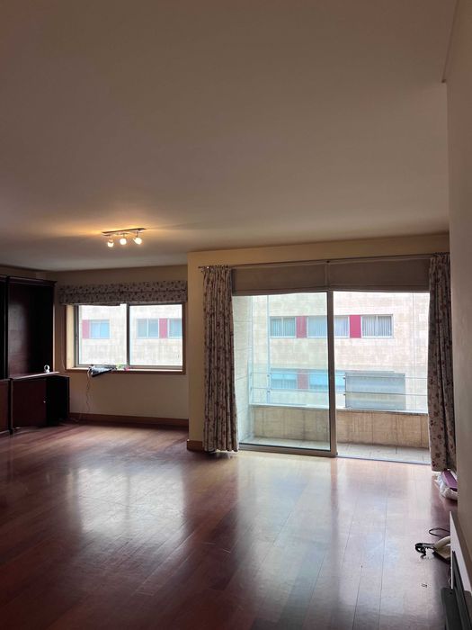 Apartamento T3 – 3 Suites, 3 Lugares de garagem - a 50 metros do Mar