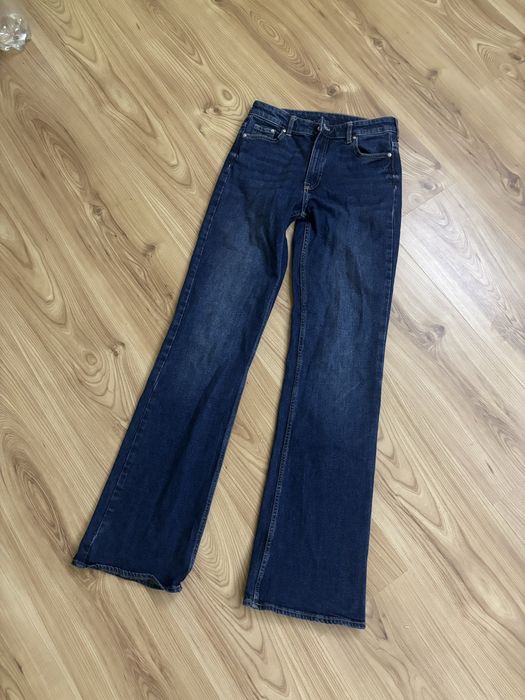 Джинси кльош по фігурі