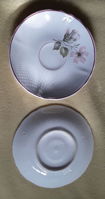Pires ou pratos pequenos em loiça para colecção