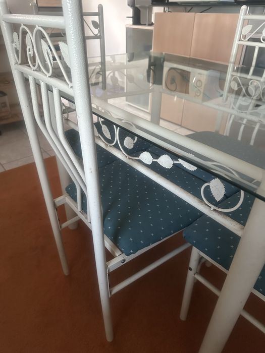 Mesa de cozinha em Vidro + 4 Cadeiras – Bom Estado