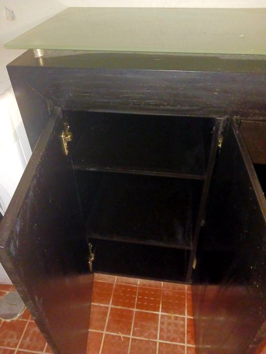 Móvel 4 portas e 1 gaveta