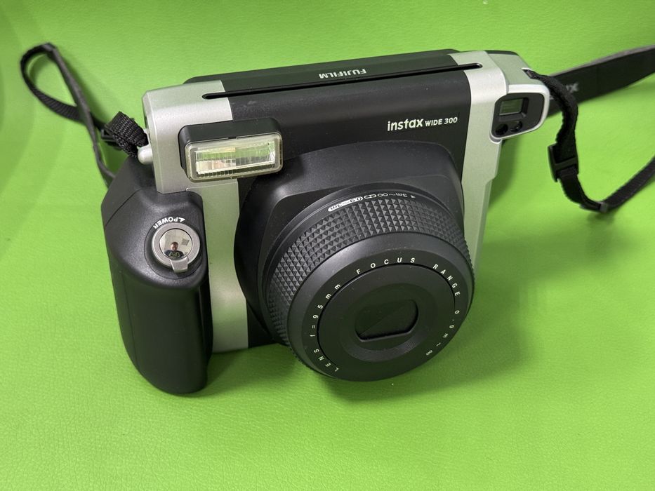 Фотокамера миттєвого друку Fujifilm Instax WIDE 300