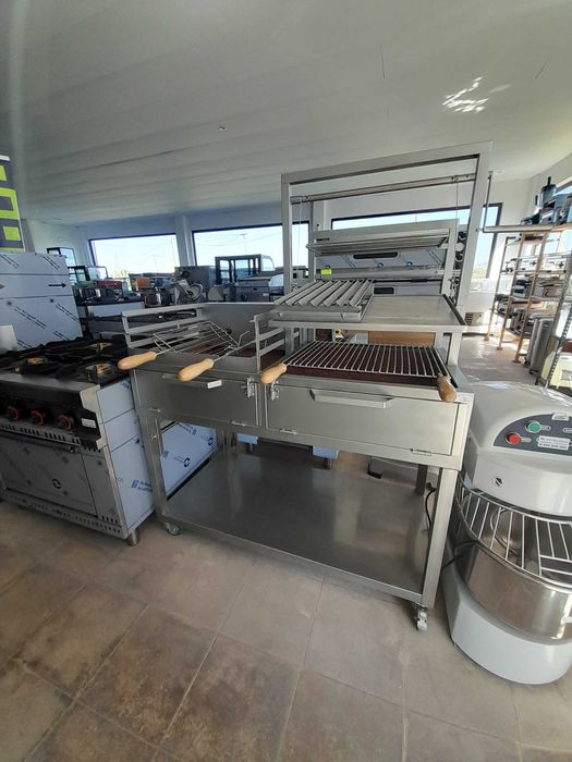 Grelhador a carvão em Inox