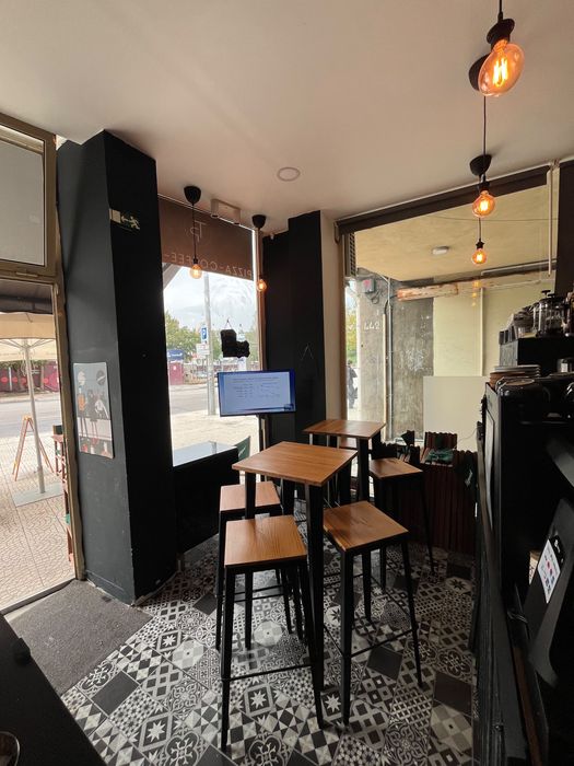 Trespasse de Café Bar Equipado em Campo Alegre Porto