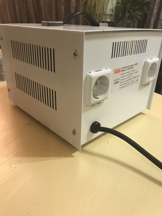 Стабілізатор напруги Елім Снап-3000    2,4 кВт