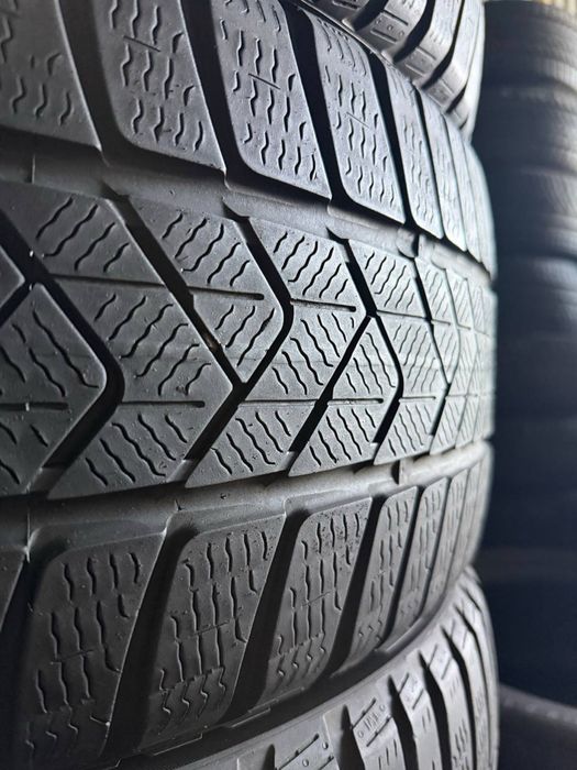 235/40R19 Pirelli 2025p