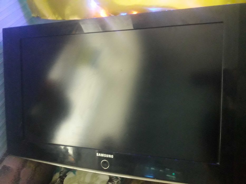 Телевізор Samsung LE32S81B 32" з підставкою. Не працюе блок живлення.