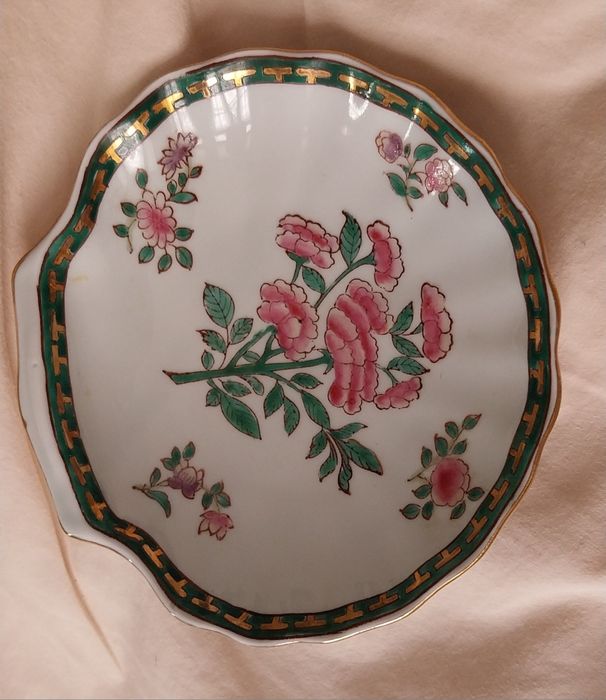 Cinzeiro em concha de porcelana pintada à mão