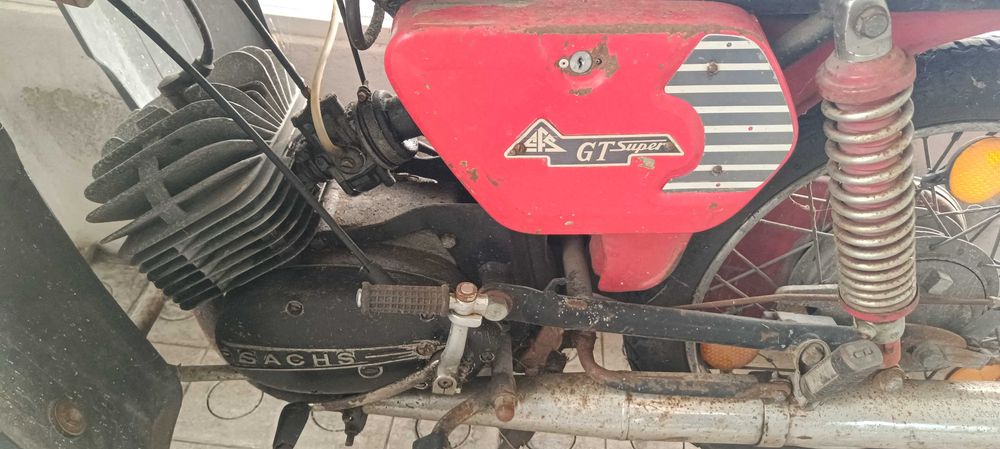 EFS GT Super 1980 com documentos