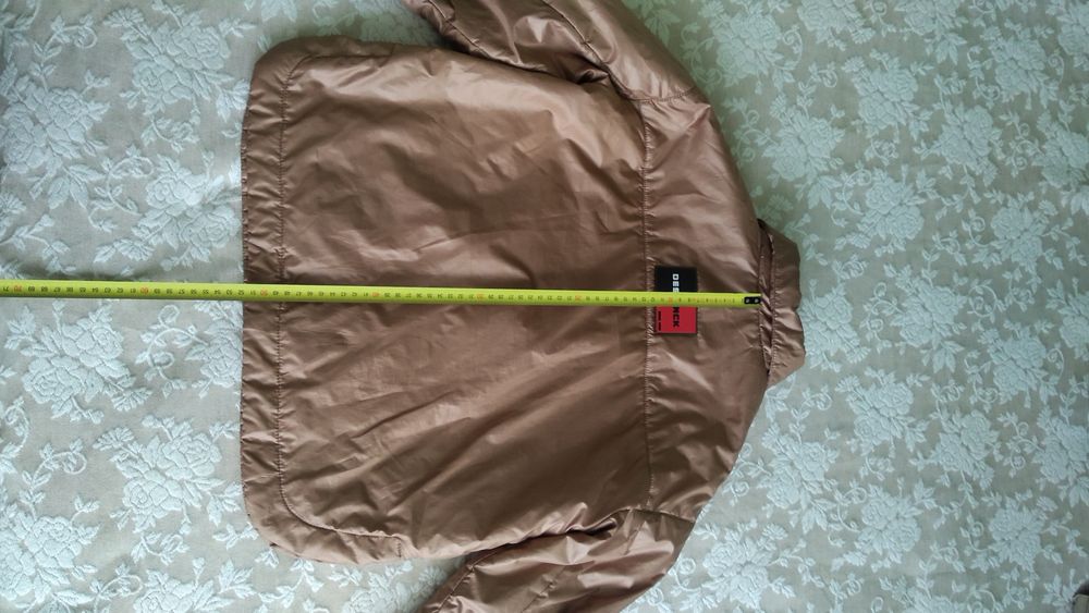 Курточка-вітровка для дівчинки.