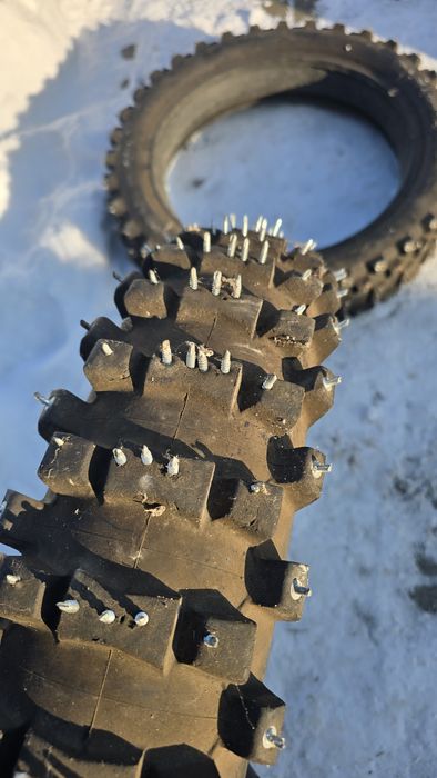 Opona z kolcami 140/80/18