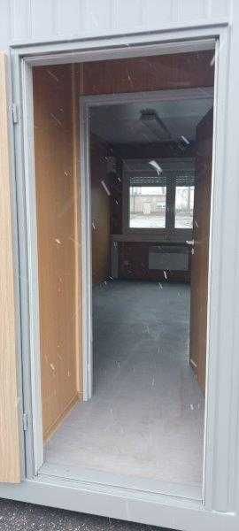 Kontener biurowy 20 socjalny z przedsionkiem - stan bdb, niemiecki