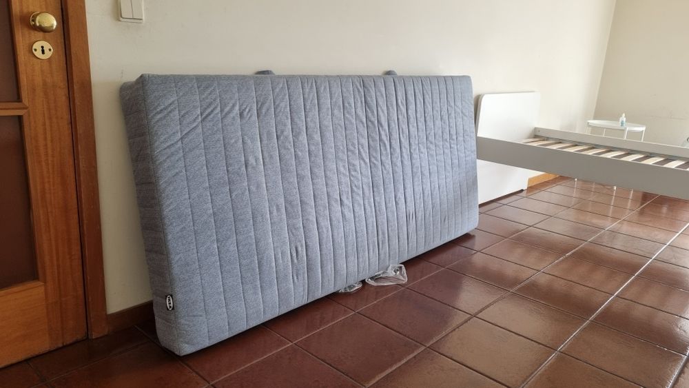 Cama IKEA SLAKT com colchão de molas | COMO NOVA