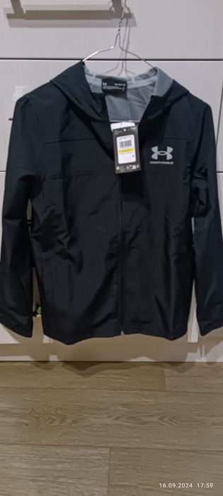 Продам- Ветровка Under  Armour для мальчиков