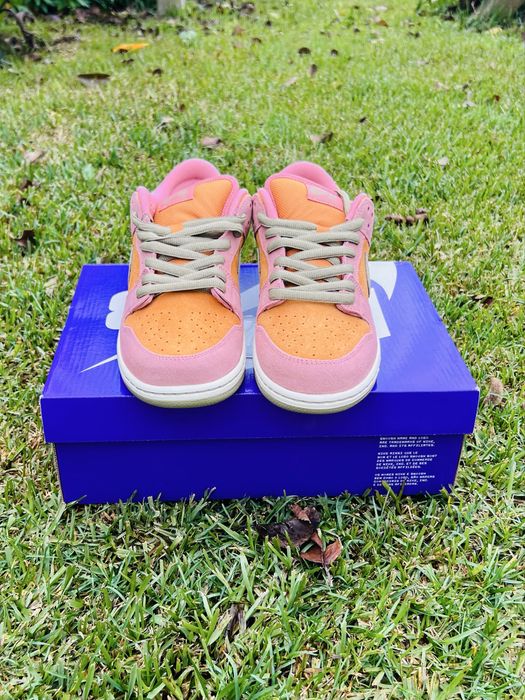 Nike SB Dunk Low Pro “Red Stardust”