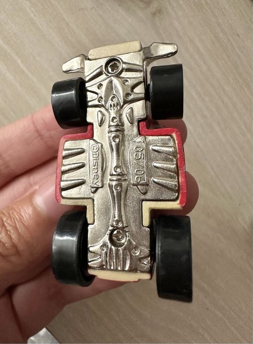 Piratas das Caraibas carros camiao hotwheels disney