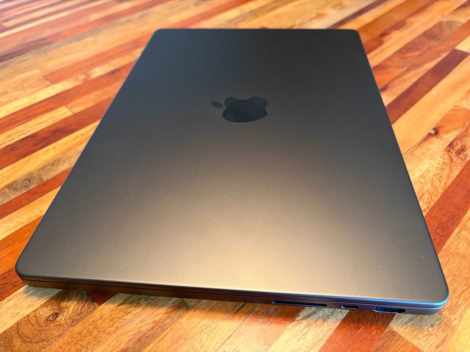 MacBook Pro 14” M4 Max • 36GB RAM • 2TB SSD • AppleCare • Como Novo