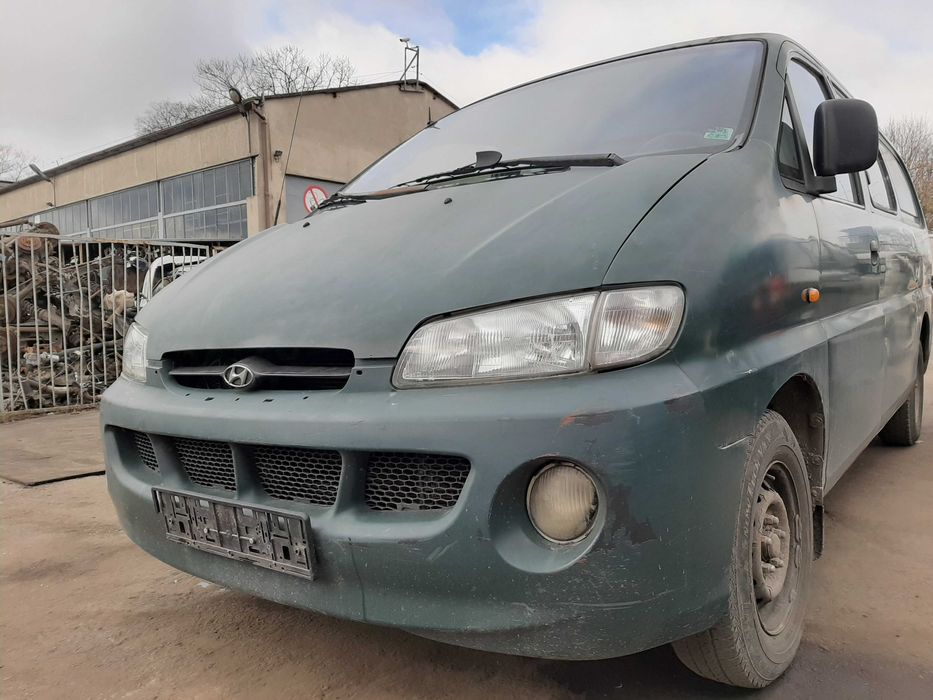 Hyundai H200 2.5D 1998r.Maska  klapa przednia