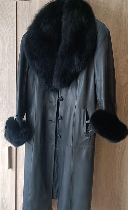 Продам кожаное пальто
