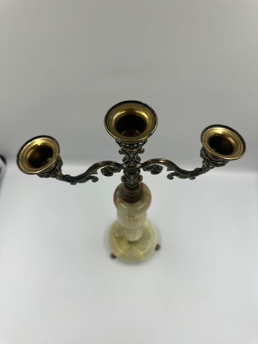 Kandelabr z onyksu i mosiądzu