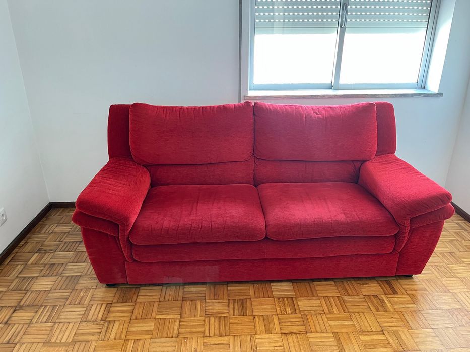sofa vermelho, pouco tempo de uso