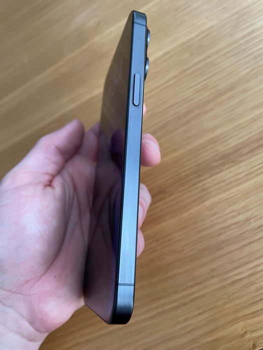 iPhone 15 Pro Max 256 (4 case, 1 z Guess)