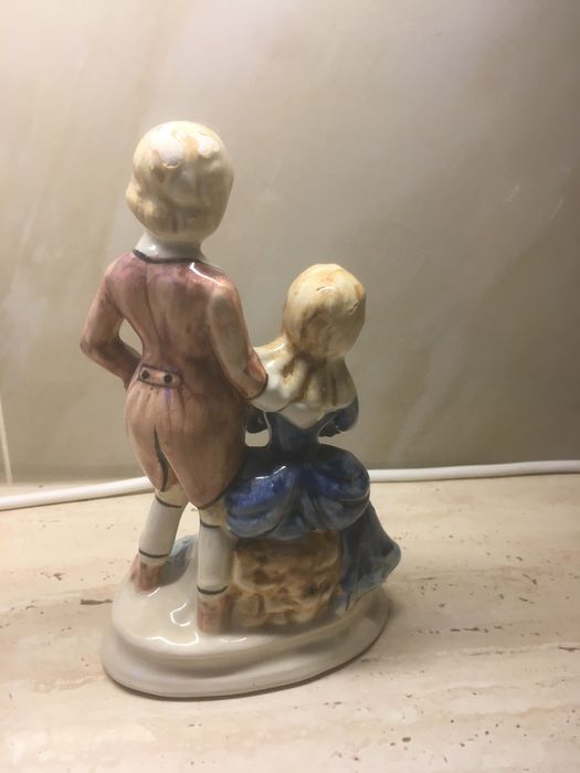 Figurka z porcelany chłopak i dziewczyna
