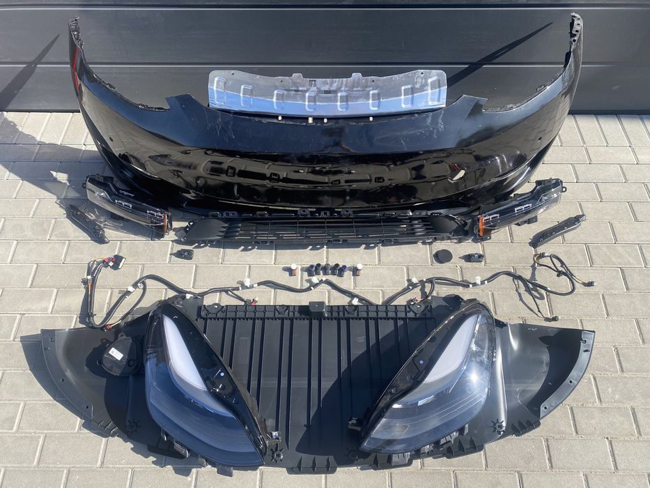 Бампер передний сборе  Tesla Model Y Model 3