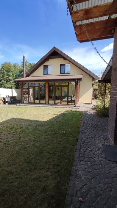 Оренда будинку в передмісті