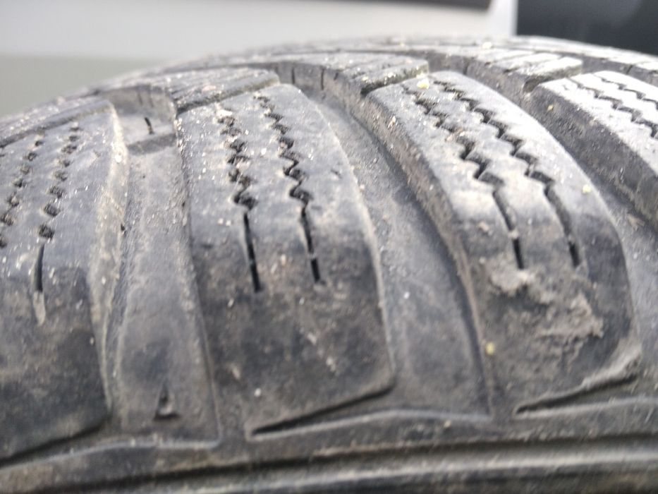 Продам комплект зимових шин 215/65 р16 102 Т Hankook Winter