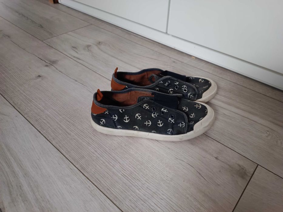 Trampki rozm 33, tenisówki chłopięce na gumkę z motywem marynarskim