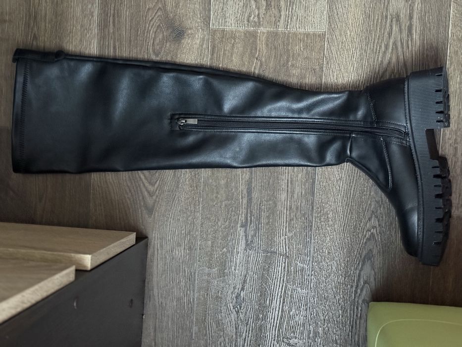 Нові шкіряні ботфорти. Ботфорди. Вище колін. Чулок.